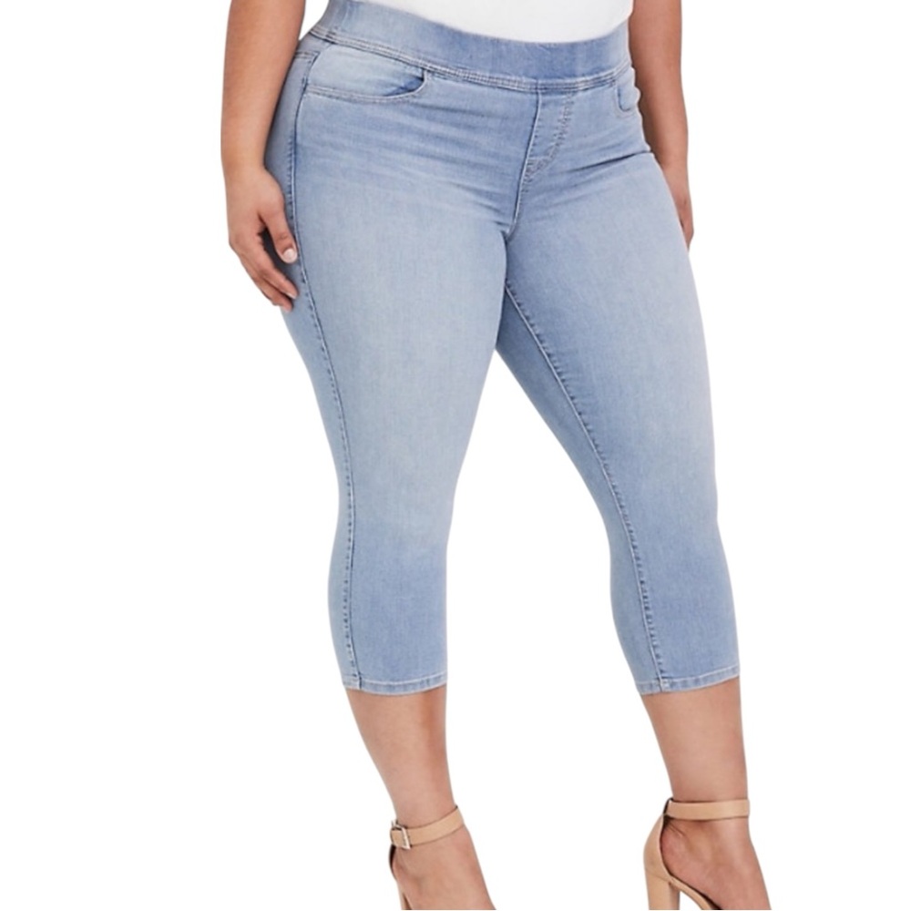 TORRID NWT “Crop Lean Jean” Blue Jeans in Medium Blue Size 5 (5X) — NWT